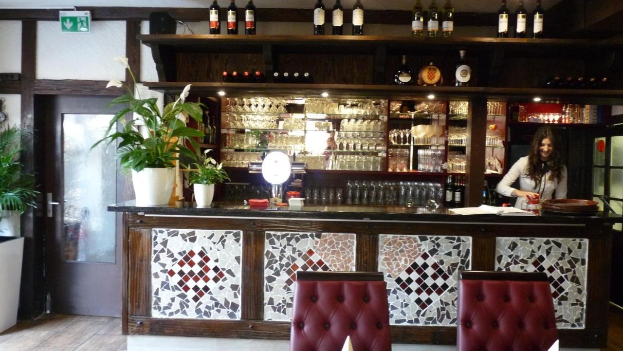 Hotel Rodizio Ug Wolfsbourg Extérieur photo